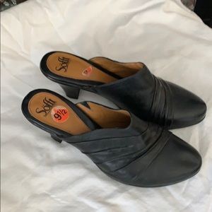 Sofft Black Leather Medium Heel shoes